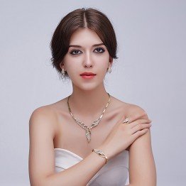 ITALIAN CRYSTAL JEWELERY SET